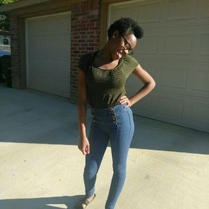 Meet your Posher, Alyssa